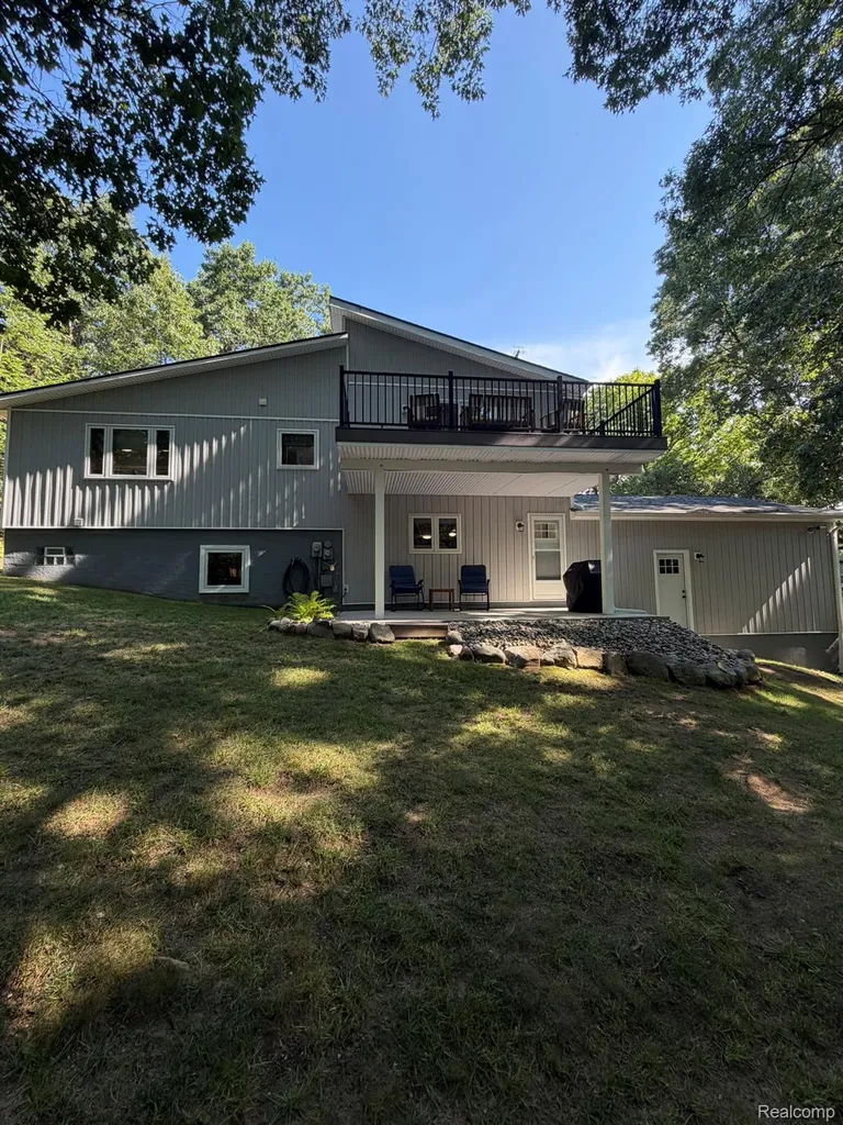 825 Rowlinson Lane Ortonville Village MI 48462