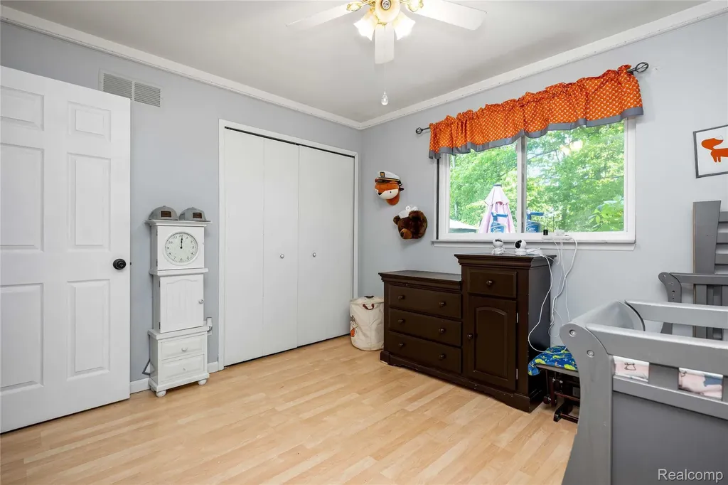 31720 Kelly Road Roseville City MI 48066