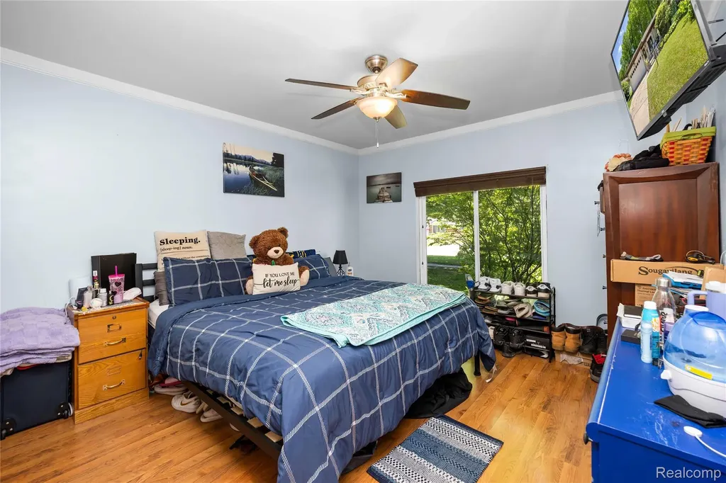 31720 Kelly Road Roseville City MI 48066