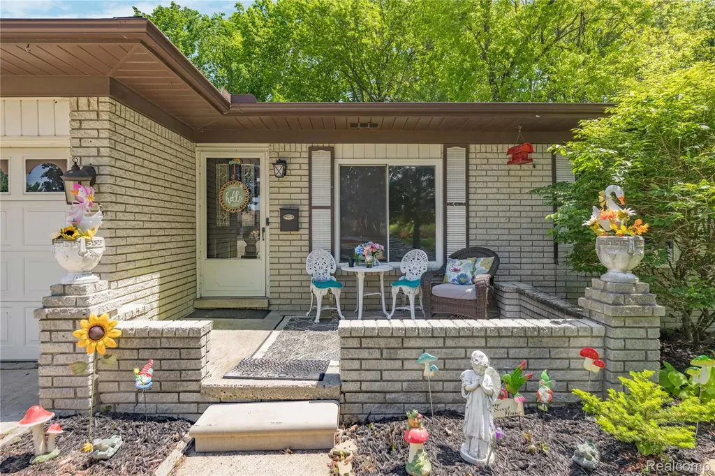 31720 Kelly Road Roseville City MI 48066