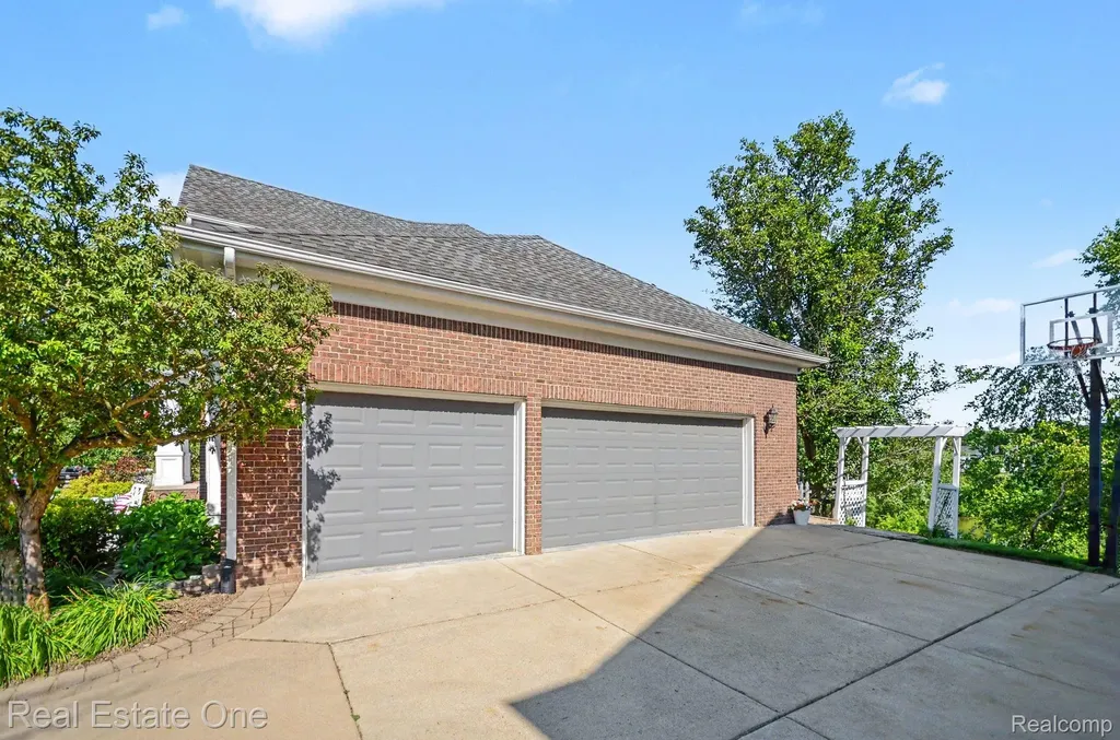 1809 Cheshire Lane Commerce Charter Township MI 48382