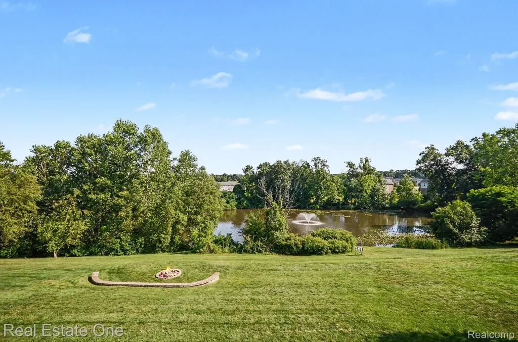1809 Cheshire Lane Commerce Charter Township MI 48382