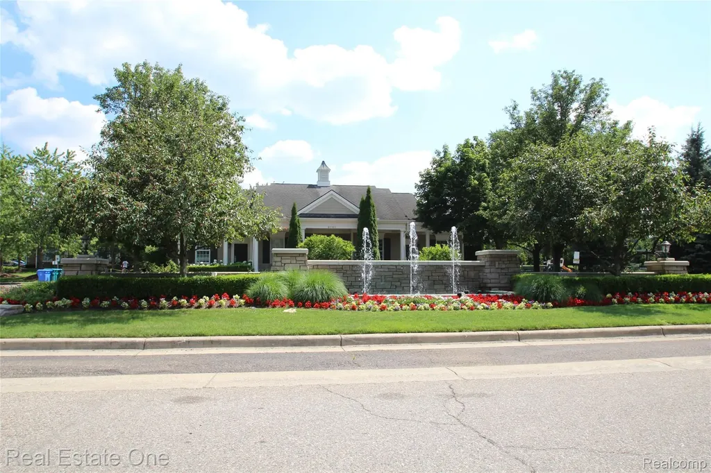 1809 Cheshire Lane Commerce Charter Township MI 48382