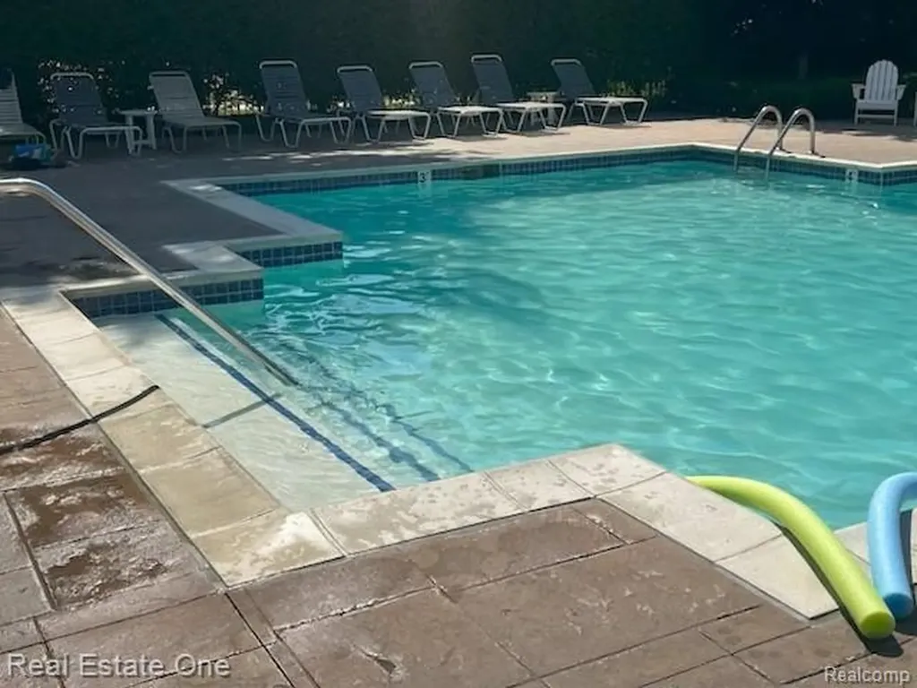1809 Cheshire Lane Commerce Charter Township MI 48382