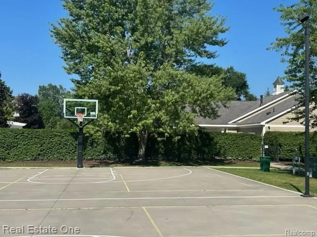 1809 Cheshire Lane Commerce Charter Township MI 48382