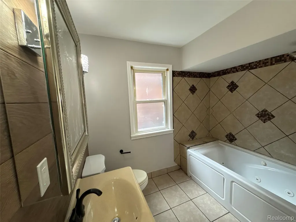 16610 Collingham Drive Detroit City MI 48205