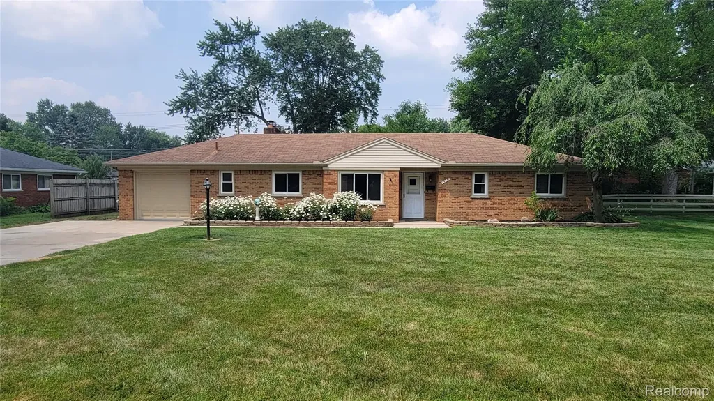 45437 Hecker Drive Utica City MI 48317