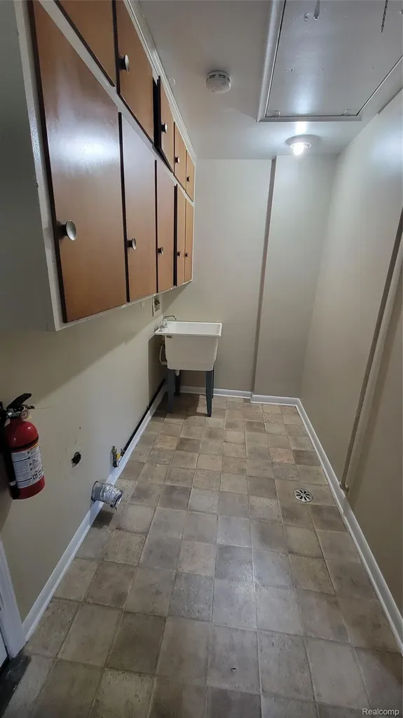 45437 Hecker Drive Utica City MI 48317