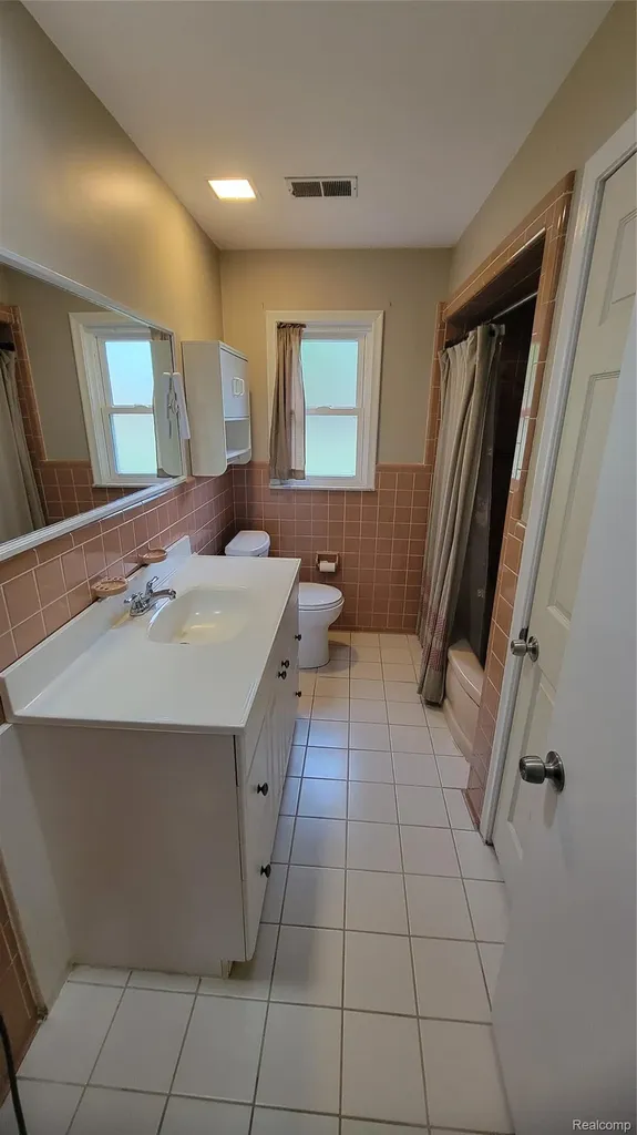 45437 Hecker Drive Utica City MI 48317