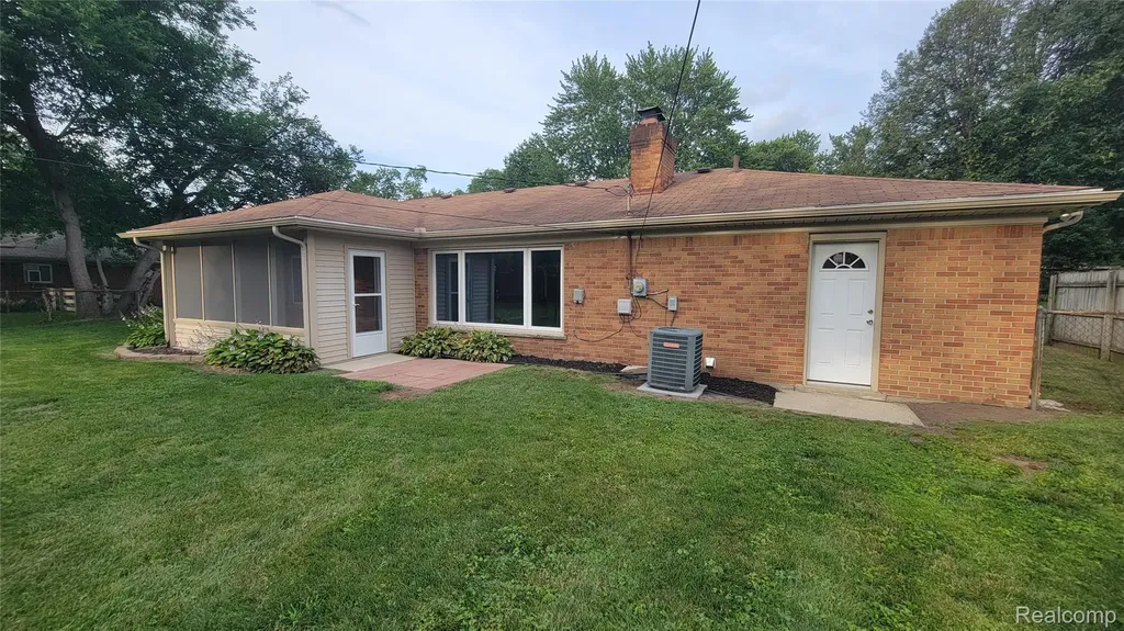 45437 Hecker Drive Utica City MI 48317