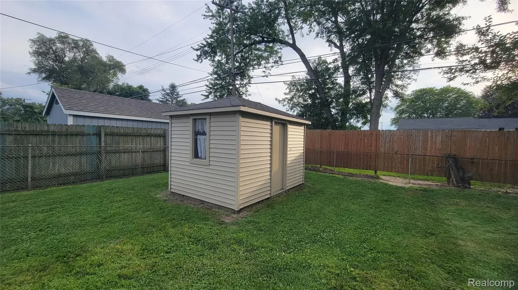 45437 Hecker Drive Utica City MI 48317
