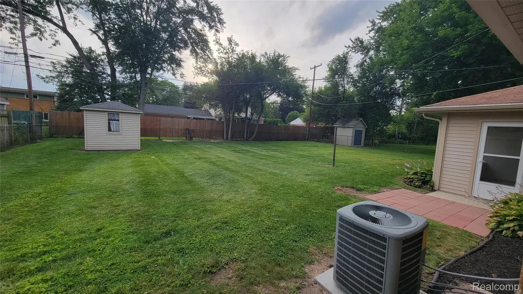 45437 Hecker Drive Utica City MI 48317