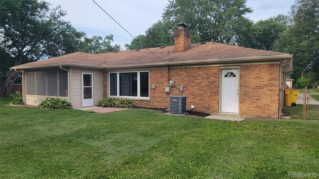 45437 Hecker Drive Utica City MI 48317