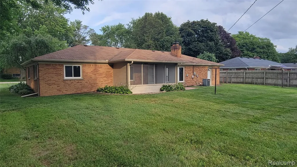 45437 Hecker Drive Utica City MI 48317