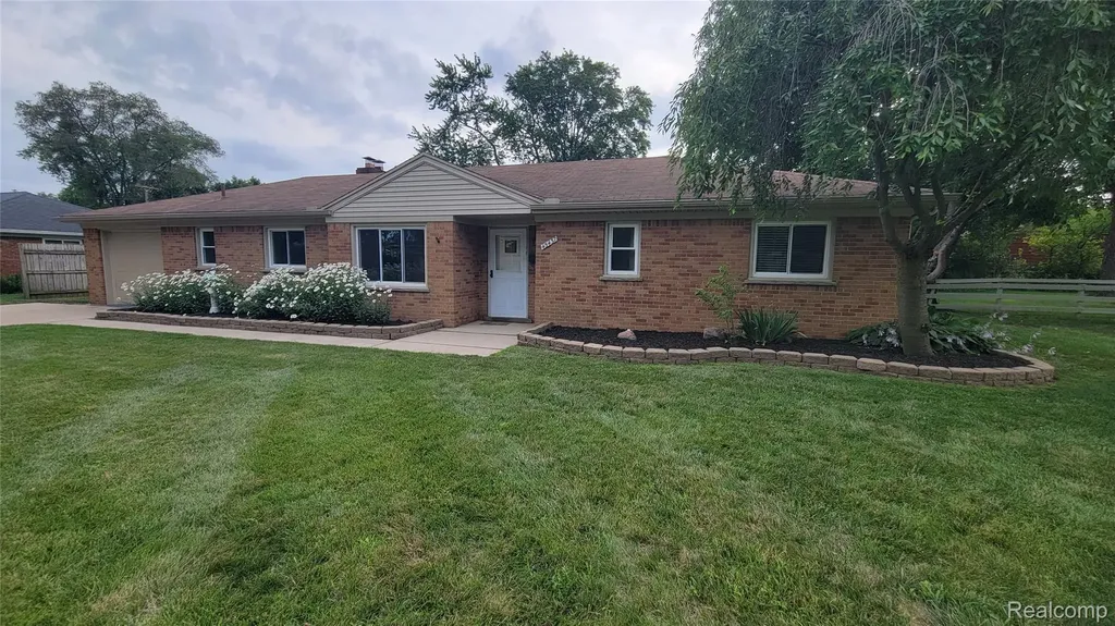 45437 Hecker Drive Utica City MI 48317