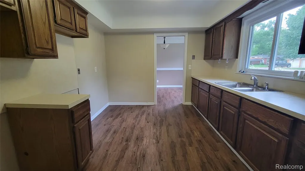 45437 Hecker Drive Utica City MI 48317