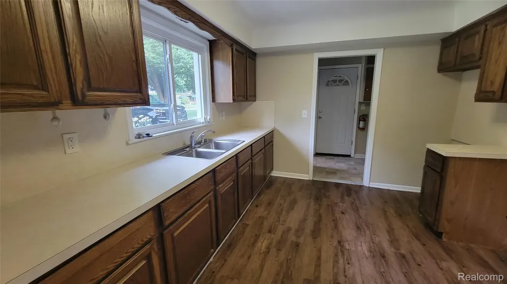 45437 Hecker Drive Utica City MI 48317