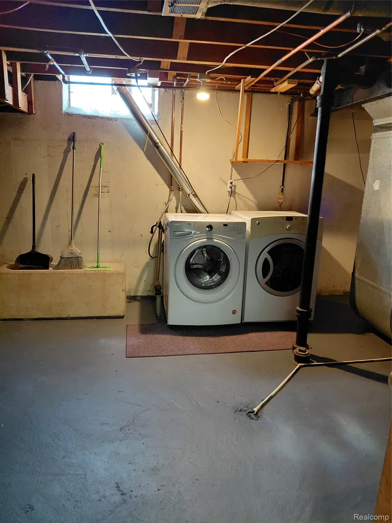 130 Shotka Street Westland City MI 48186