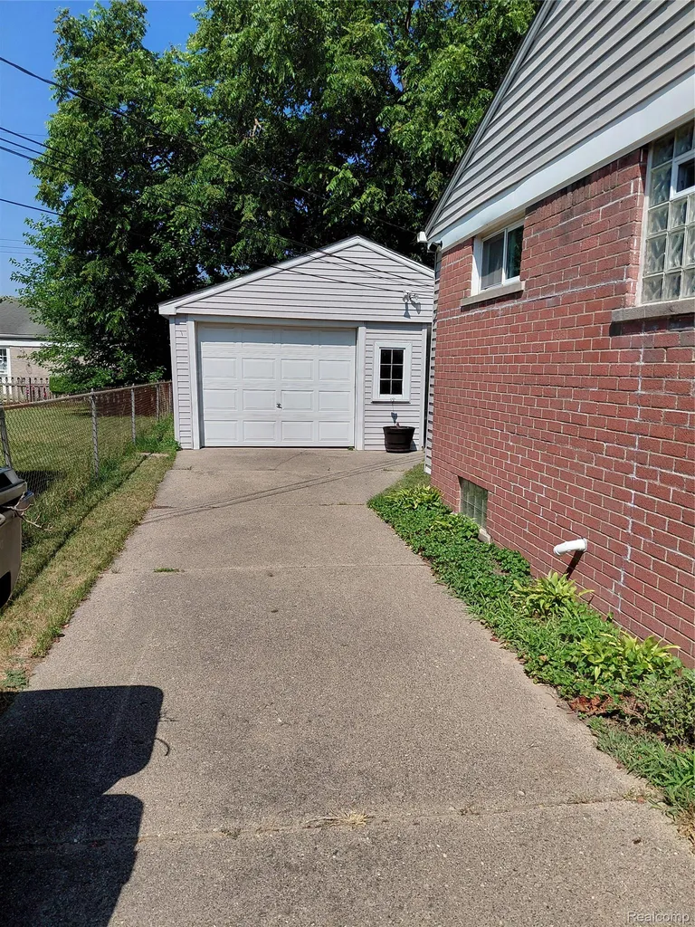 130 Shotka Street Westland City MI 48186