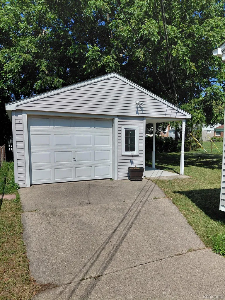 130 Shotka Street Westland City MI 48186