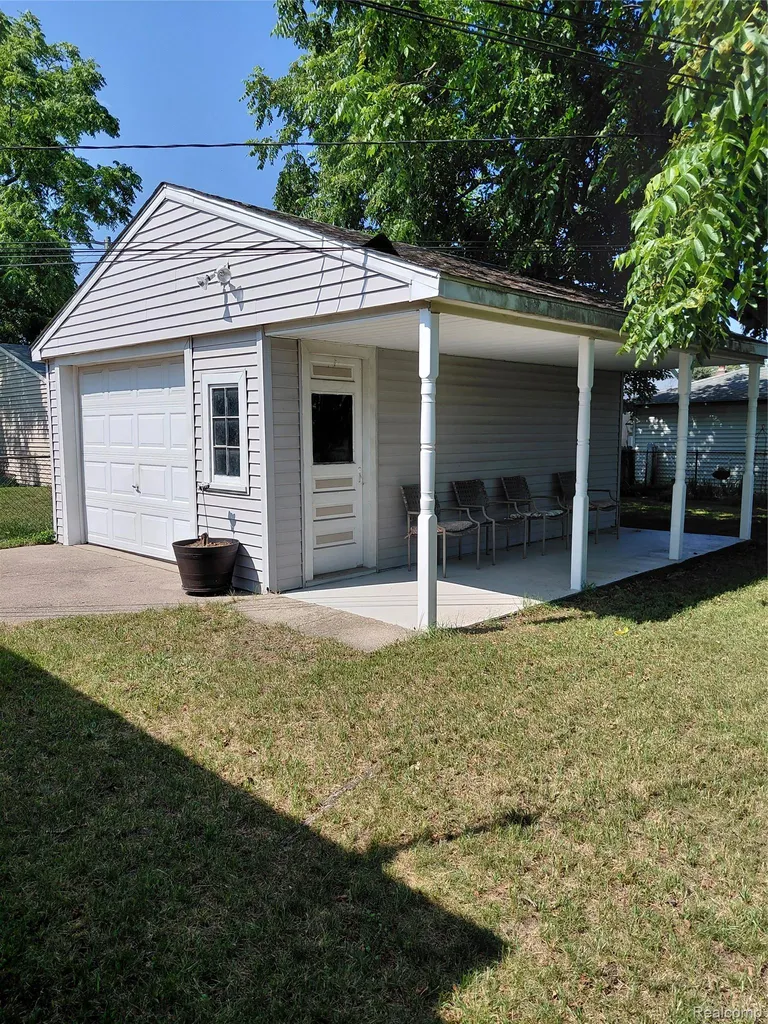 130 Shotka Street Westland City MI 48186
