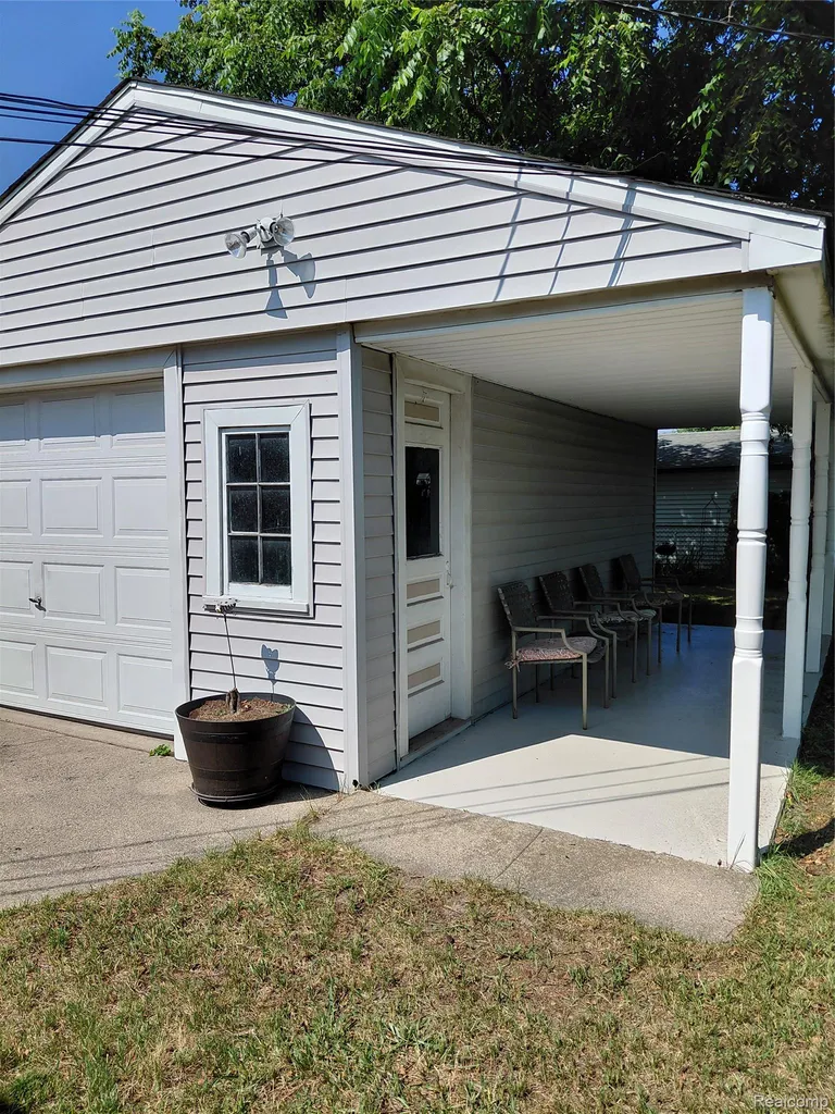 130 Shotka Street Westland City MI 48186