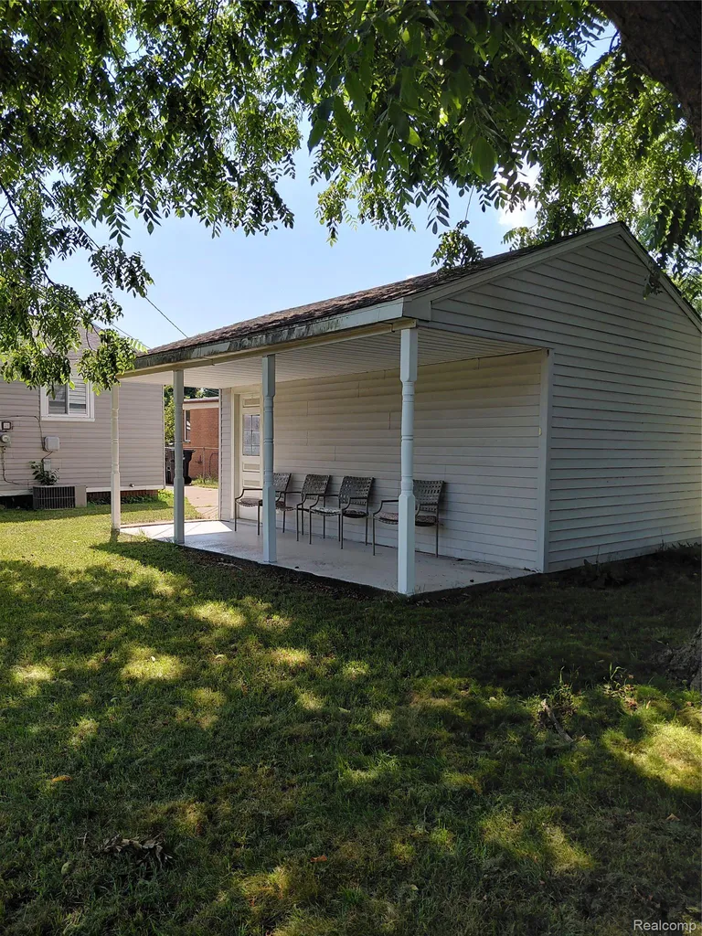 130 Shotka Street Westland City MI 48186