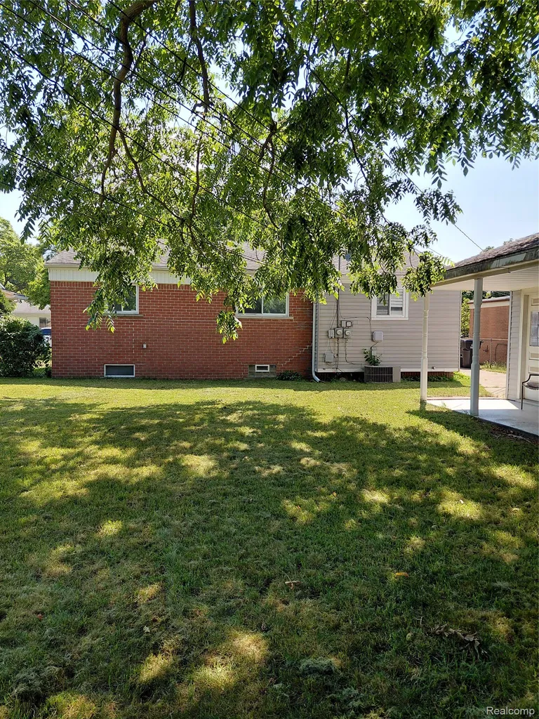130 Shotka Street Westland City MI 48186
