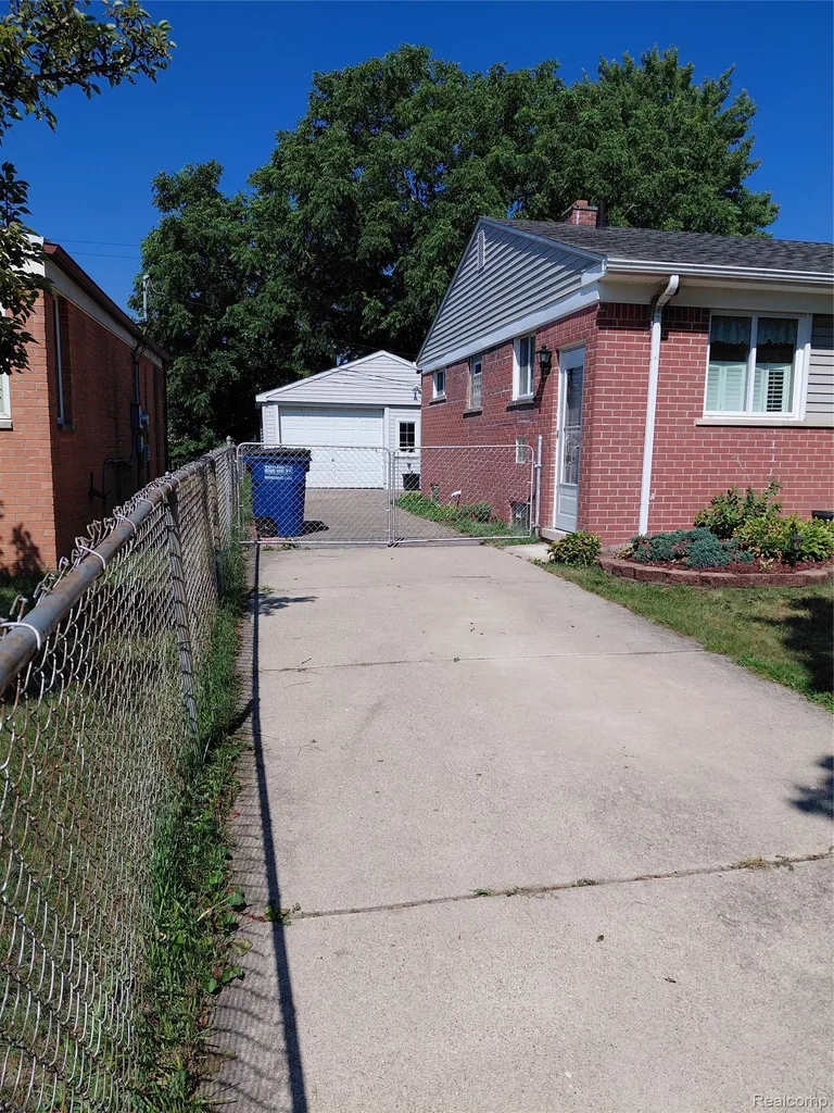 130 Shotka Street Westland City MI 48186