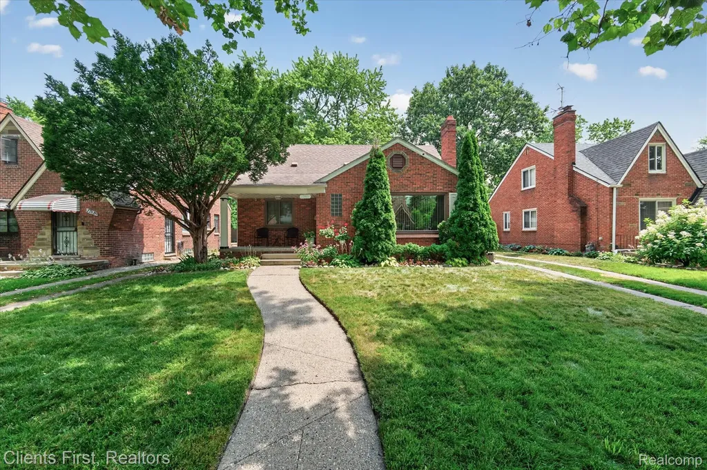 17606 Avon Avenue Detroit City MI 48219