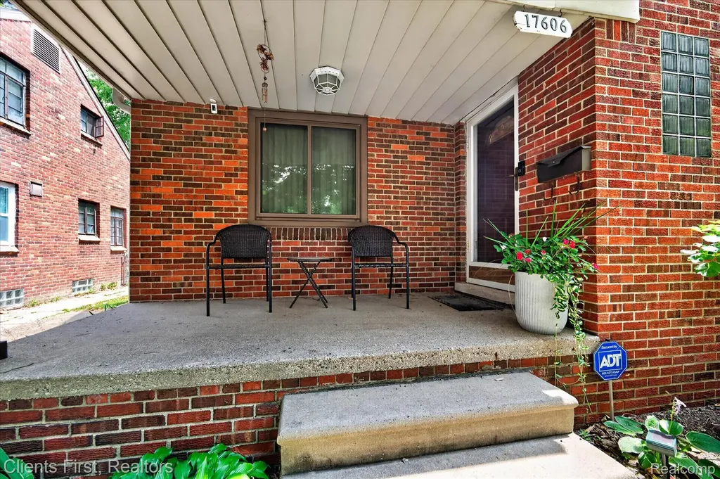 17606 Avon Avenue Detroit City MI 48219