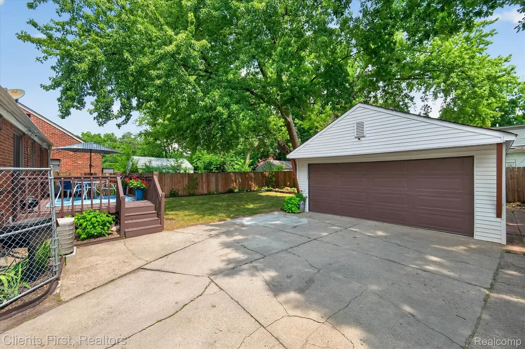17606 Avon Avenue Detroit City MI 48219