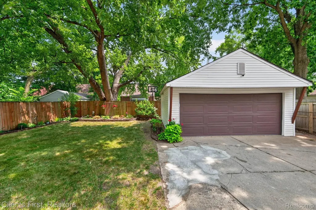 17606 Avon Avenue Detroit City MI 48219