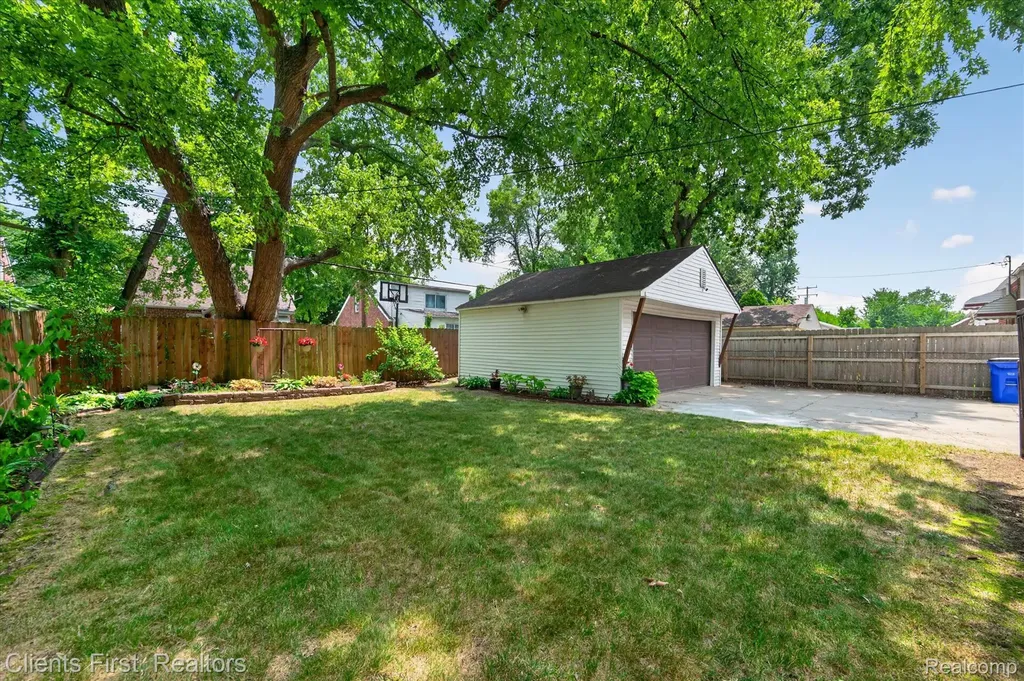 17606 Avon Avenue Detroit City MI 48219