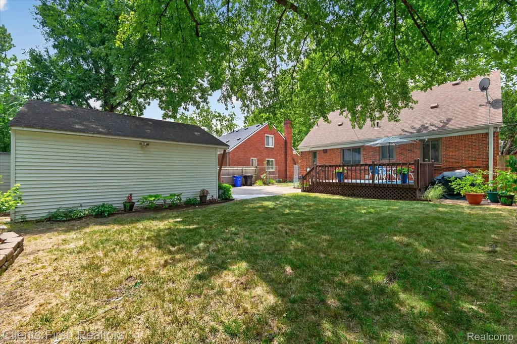 17606 Avon Avenue Detroit City MI 48219