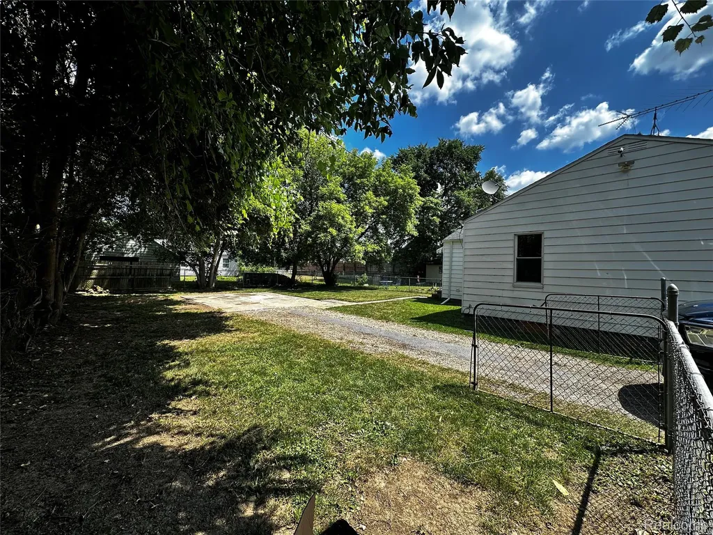 1233 Allen Street Burton City MI 48529