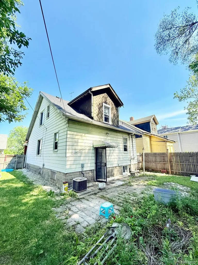 9129 Fischer Street Detroit City MI 48213