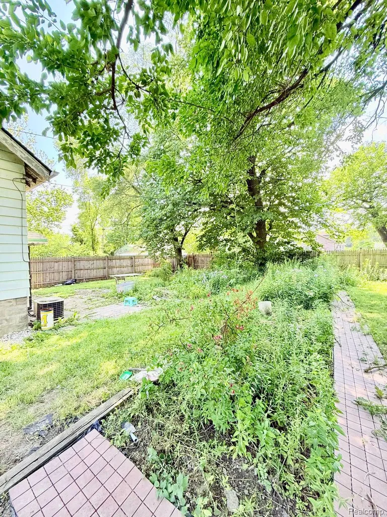 9129 Fischer Street Detroit City MI 48213