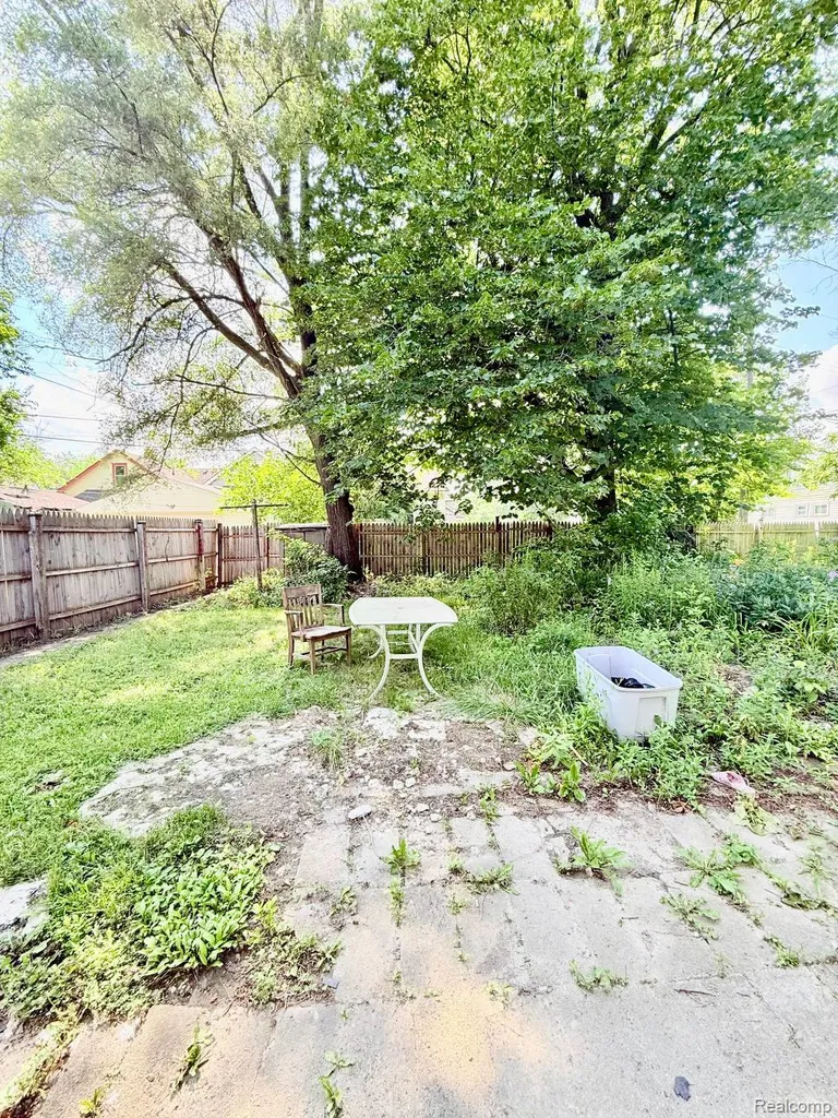 9129 Fischer Street Detroit City MI 48213
