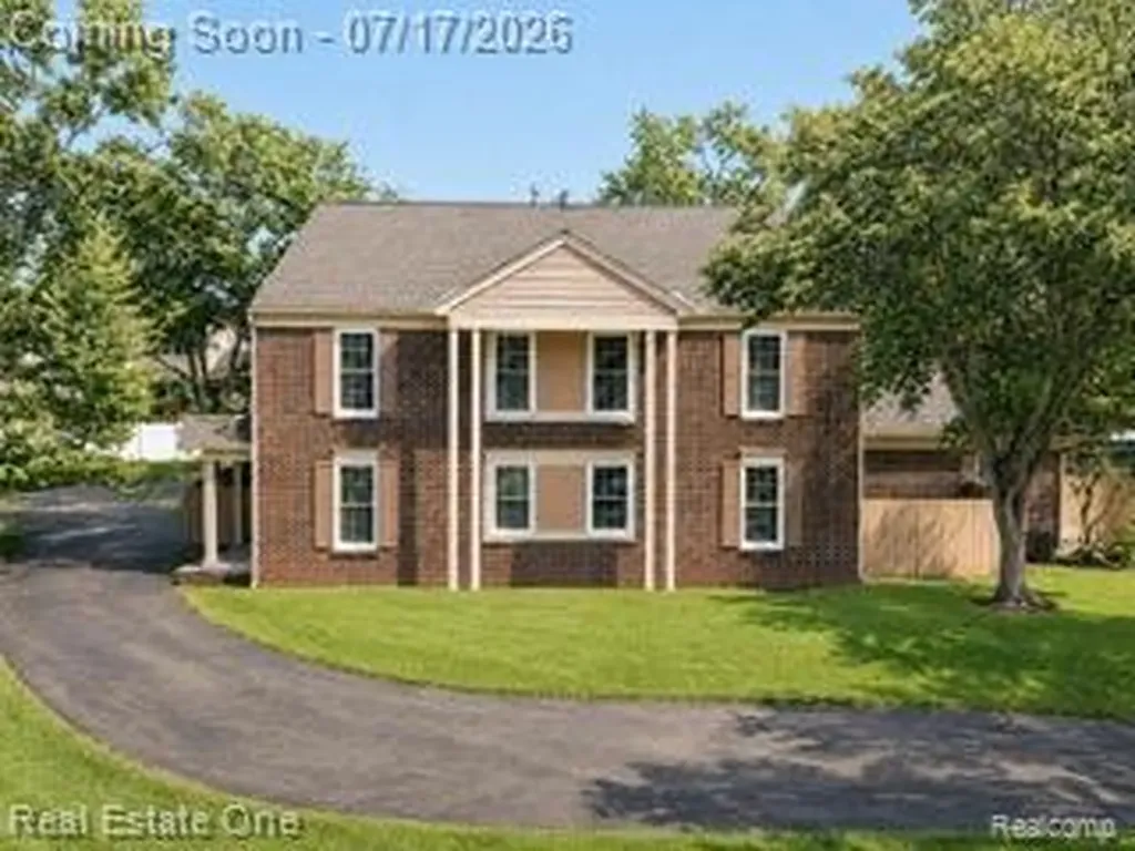 256 1st Street Rochester City MI 48307
