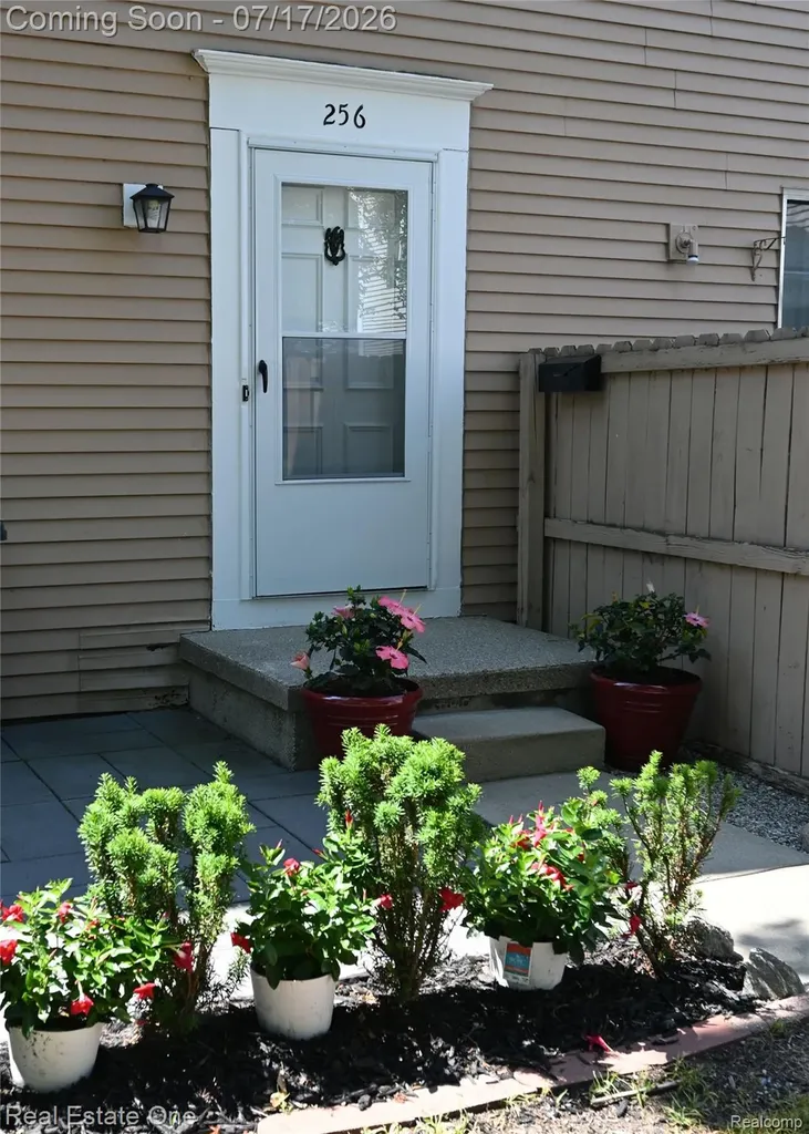 256 1st Street Rochester City MI 48307