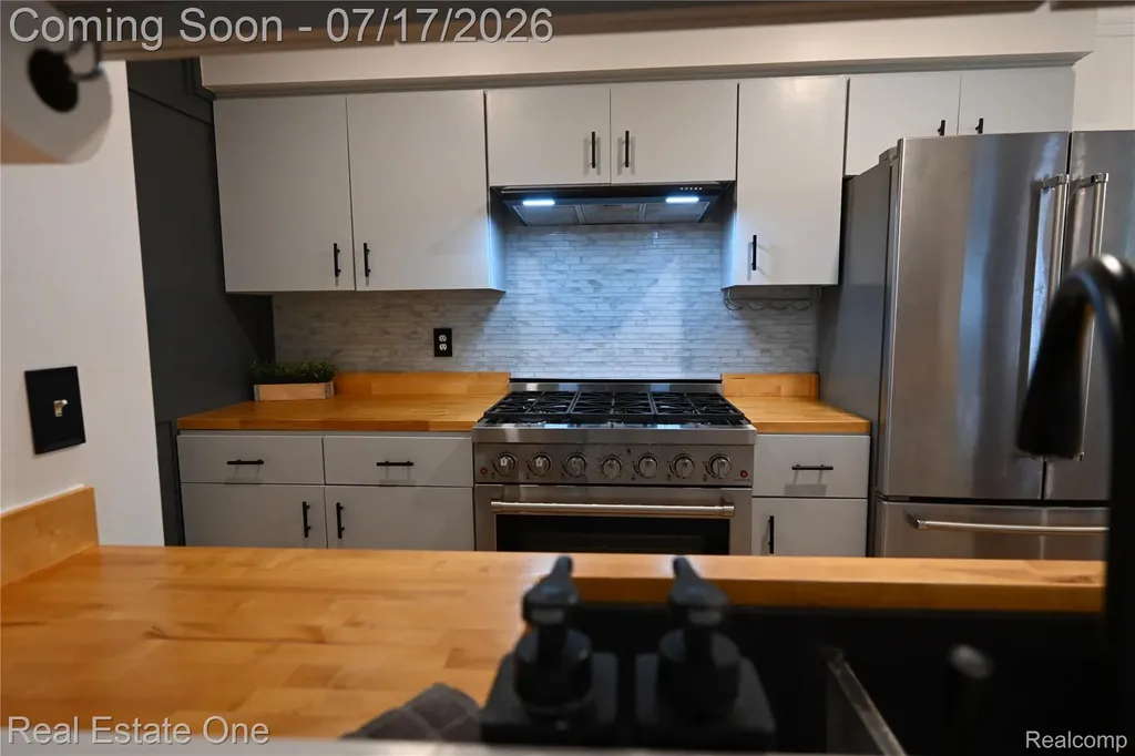256 1st Street Rochester City MI 48307