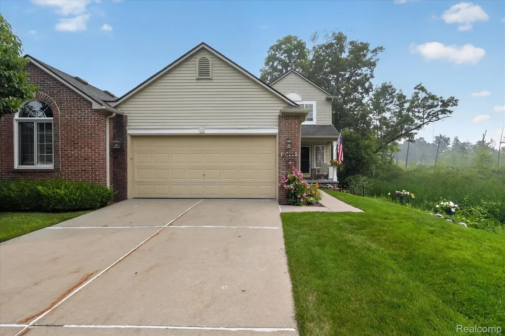 10499 Viewtop Court Hartland Township MI 48353