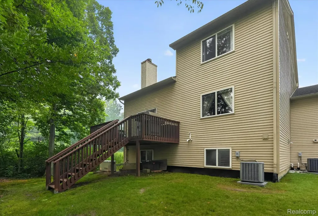 10499 Viewtop Court Hartland Township MI 48353