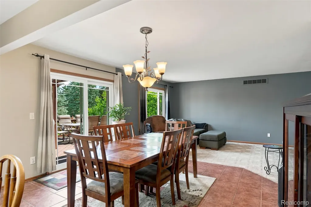 10780 Oxbow Lakeshore Drive White Lake Charter Township MI 48386