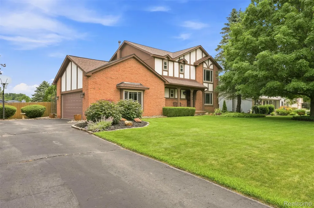 10780 Oxbow Lakeshore Drive White Lake Charter Township MI 48386