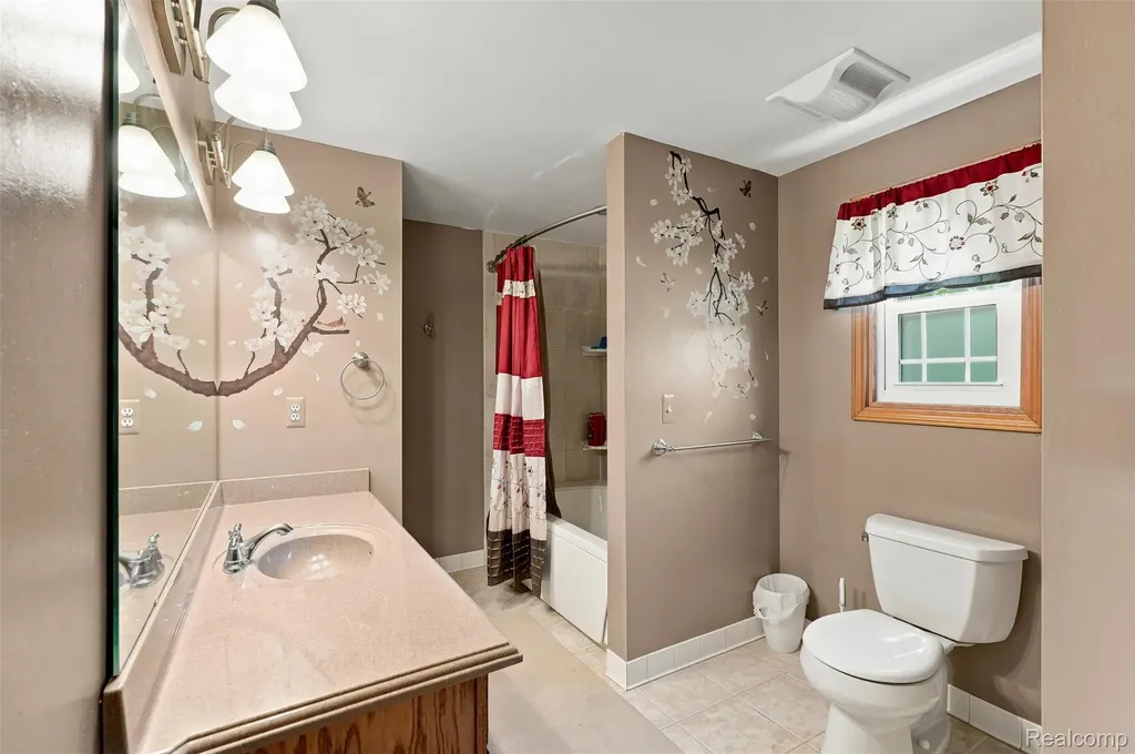 10780 Oxbow Lakeshore Drive White Lake Charter Township MI 48386