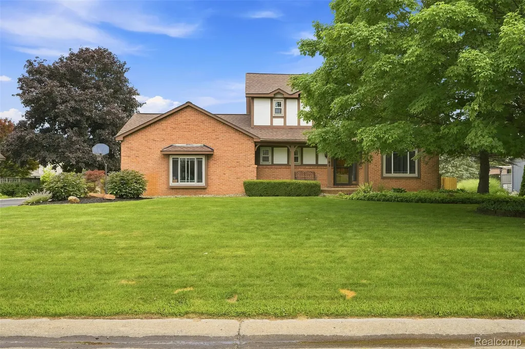 10780 Oxbow Lakeshore Drive White Lake Charter Township MI 48386