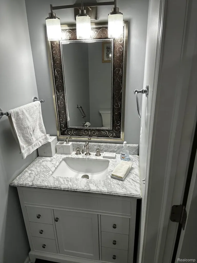 42808 Park Cresent Drive Sterling Heights City MI 48313