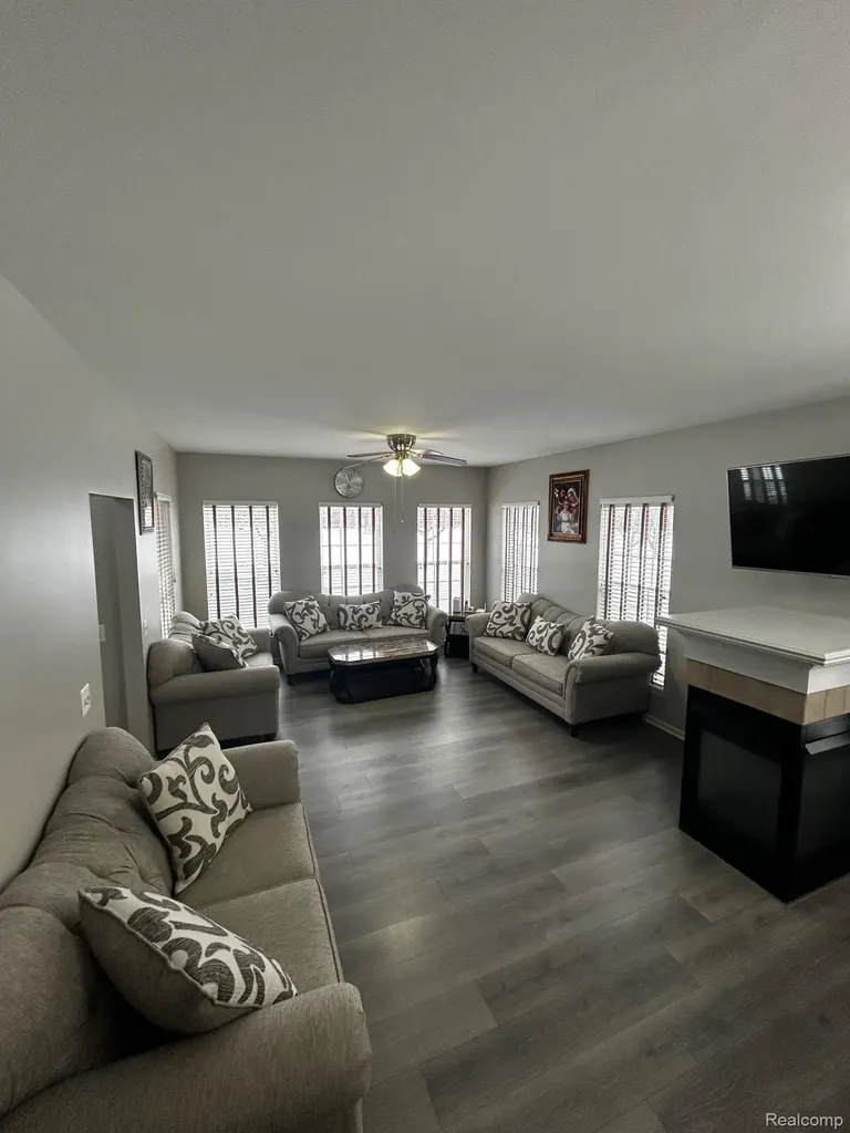 42808 Park Cresent Drive Sterling Heights City MI 48313